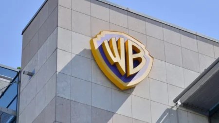 尽管触及52周高点，华纳兄弟探索（WBD）股票遭降级至“卖出”评级