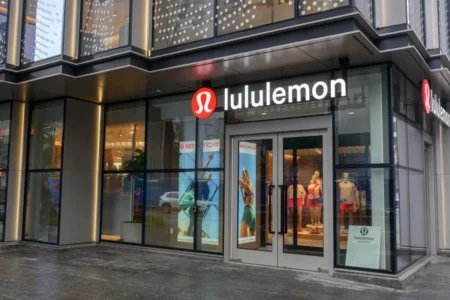 Lululemon (LULU) 股价暴跌17%：财报不及预期，创始人提交离婚申请
