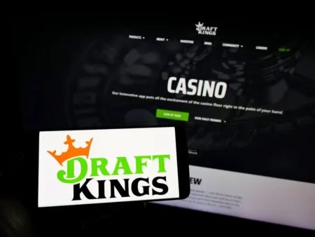 DraftKings (DKNG) 股价在2025年暴跌35%，尽管分析师给出看涨目标价