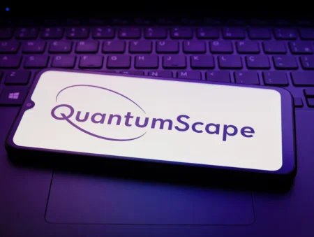 QuantumScape (QS) 股价飙升13.57%，宣布2028年建成100兆瓦时固态电池产能计划