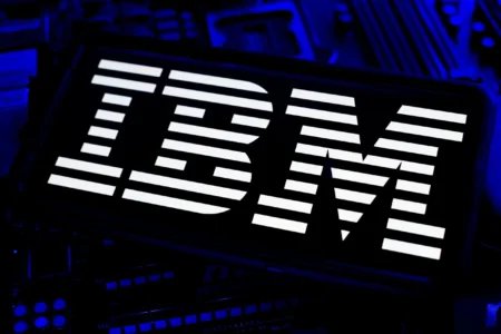 IBM (IBM) 股价飙升3.94%，第三季度营收达171亿美元，利润增长26%