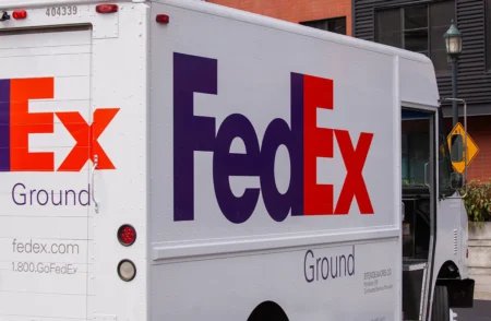 联邦快递（FDX）股票：营收增长、20亿美元回购及上调2026年业绩指引