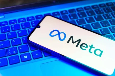 Meta Platforms（META）股价飙升，扎克伯格发布AI突破成果，营收达646亿美元