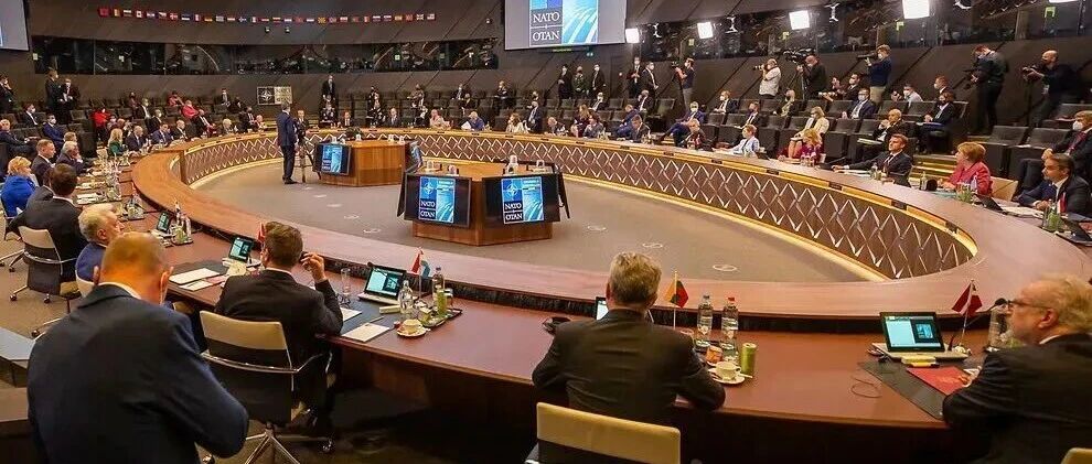 波兰这是要闹哪样?不掏钱还冻结几十亿,韩国还要派兵加入?