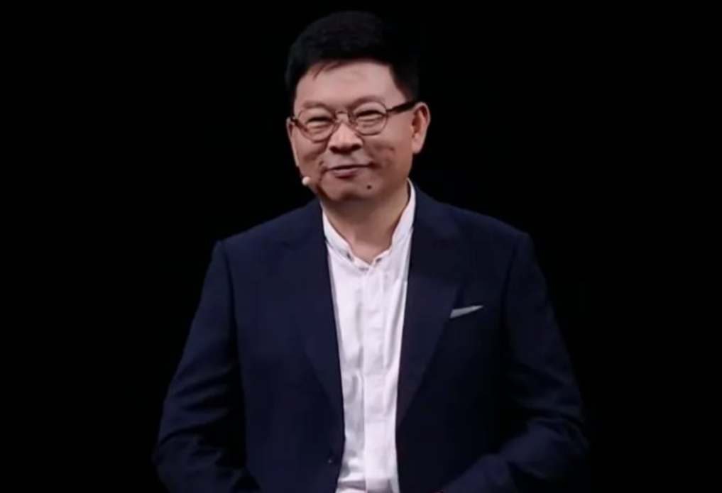 华为发布Mate90系列手机,搭载基于韬定律打造的τ芯片,支持四卡三待,售价5999元起