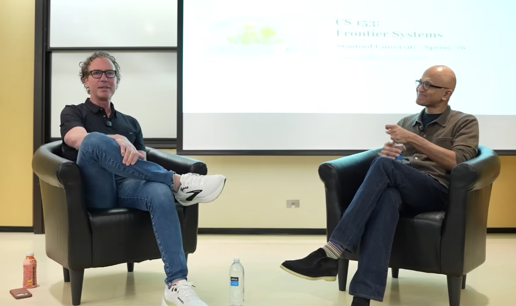 微软CEO纳德拉：AI时代护城河不在模型，而在公司独有的学习回路