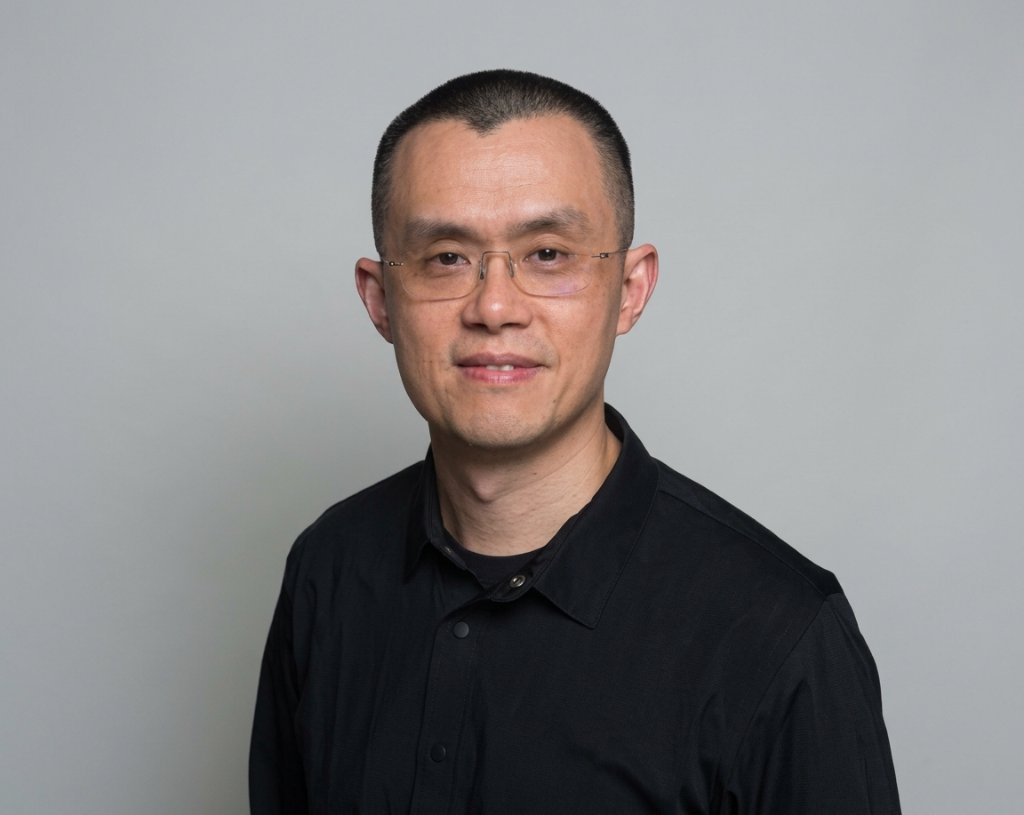 《纽约时报》独家探访币安创始人赵长鹏的阿布扎比日常:开日产SUV接记者、床上办公、婴儿房里的施坦威,以及权力与家庭的交织