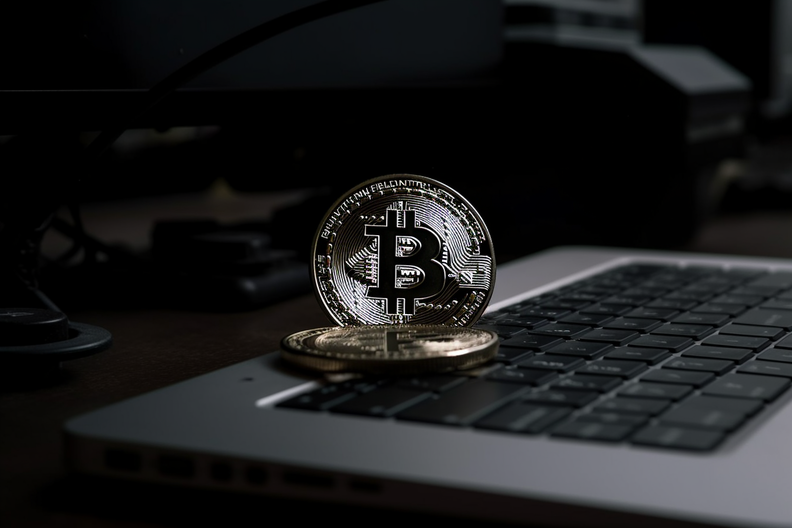 持有全球4%的比特币!市场紧盯MSTR“卖币逻辑”,股价一年已跌75%
