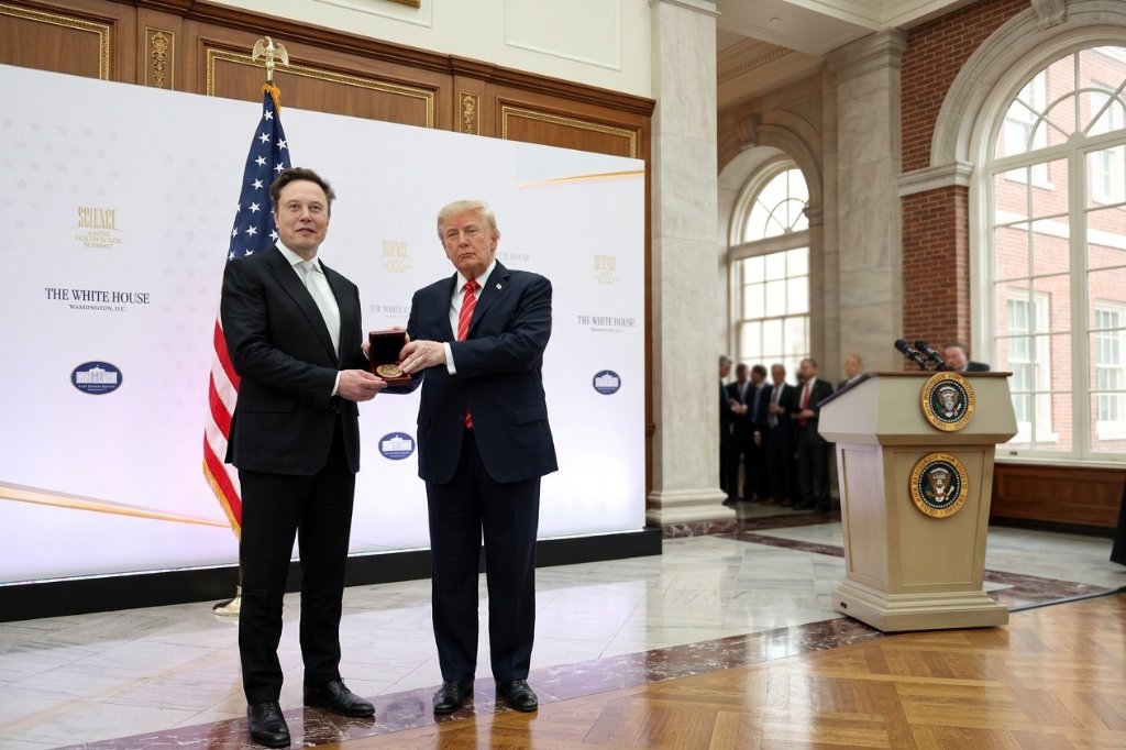 报道:特斯拉和SpaceX的合并,马斯克要赶在特朗普任期内完成