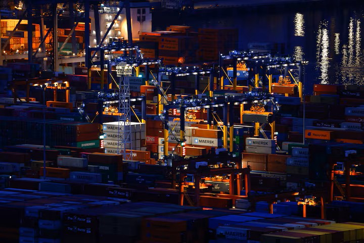 中国9月芯片进出口额高增，原油进口量同比降21.5%、大豆降7.7%，稀土出口同比增6.7%
